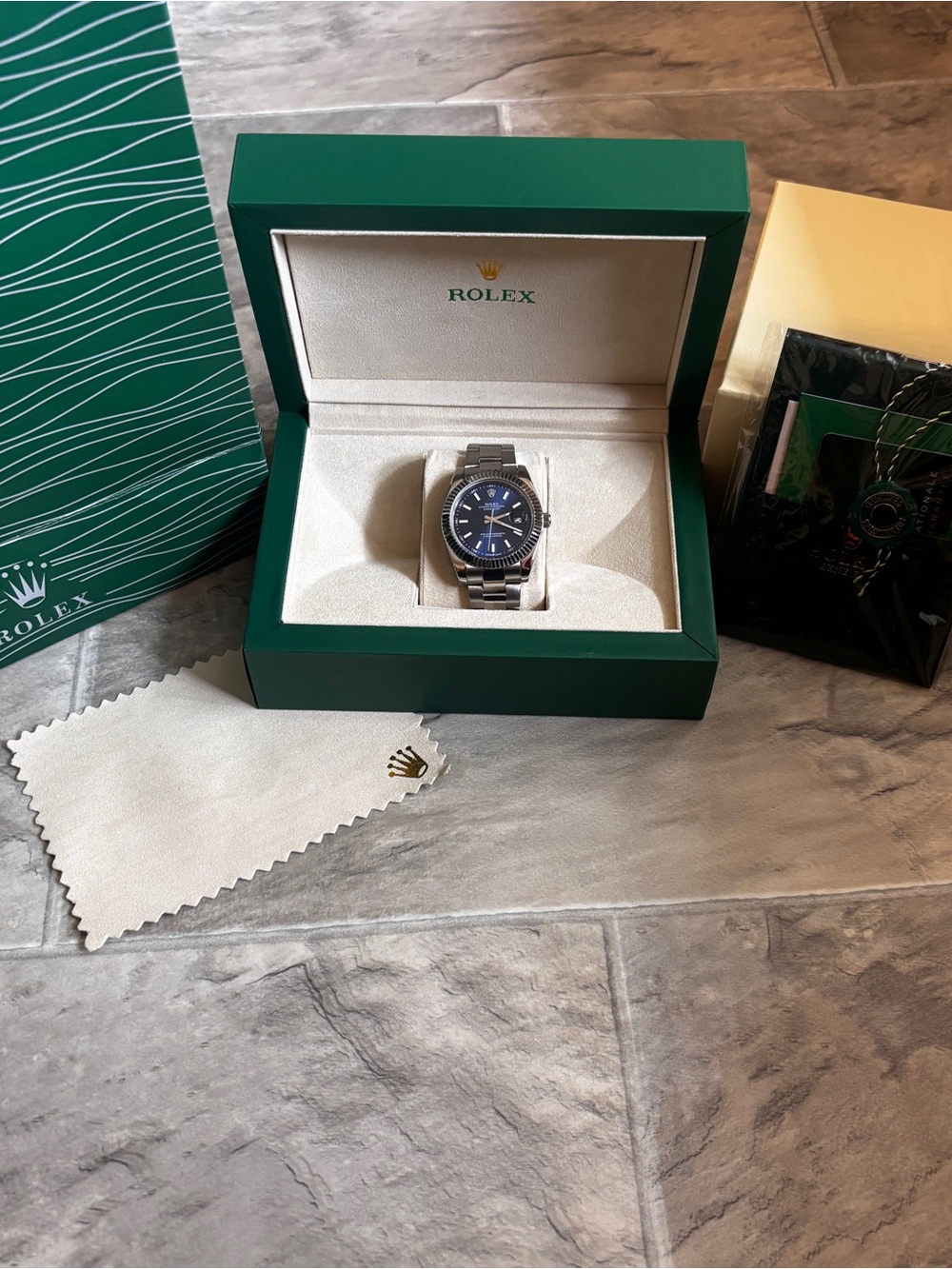 Rolex Datejust 41 Oystersteel dark blue mens watch description for details